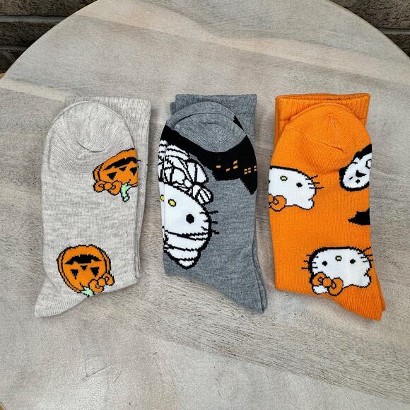 SANRIO HELLO KITTY Halloween Womens Ankle Socks Set of 3 Bats Pumpkin Mummy New - Picture 3 of 15